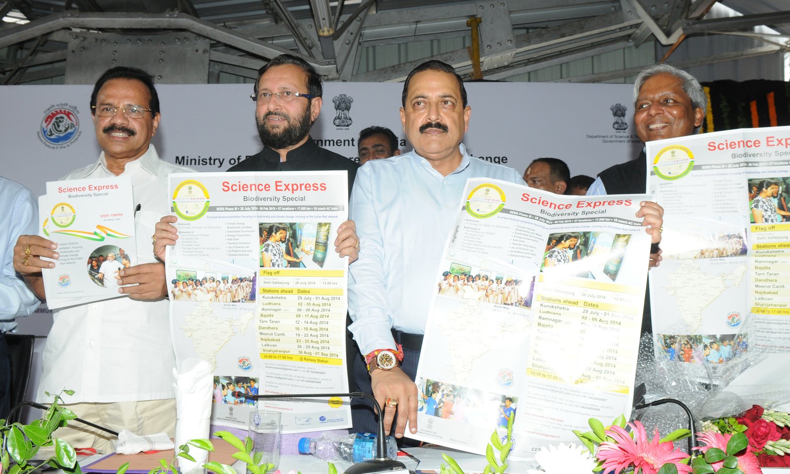 The Ministers of State for Information and Broadcasting, Environment, Forest and Climate Change and Parliamentary Affairs, Shri Prakash Javadekar along with the Union Minister for Railways, Shri DV Sadananda Gowda and the Minister of State for Science and