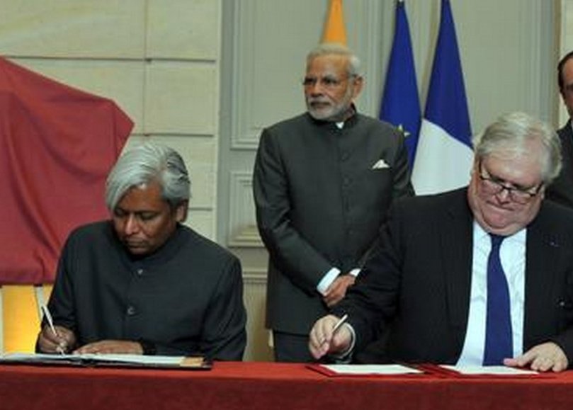 MOU was signed in presence of Mr Narendra Modi and Mr Manuel Valls, PMs of India and France on April 10, 2015. DBT Secretary, Dr K Vijay Raghavan (L sitting) can be seen in the pic