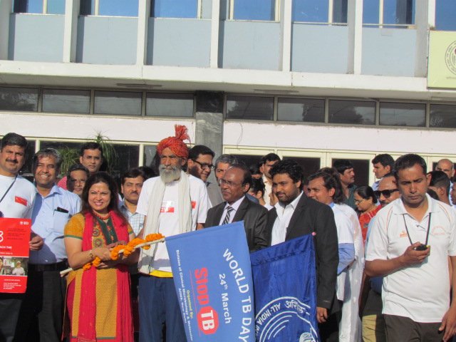The run was flagged off by Member of Parliament Smt Meenakshi Lekhi and Professor Sarman Singh at the JL Auditorium, AIIMS campus