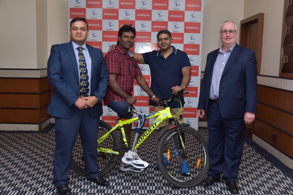 Mr. Bernard O’Keeffe, Managing Director & Regional President, Ottobock (Right) & Dr Aditya Khemka, Orthopaedic Surgeon with super-specialisation in Osseointegration (Left) with  Paul & Joseph (Patients)