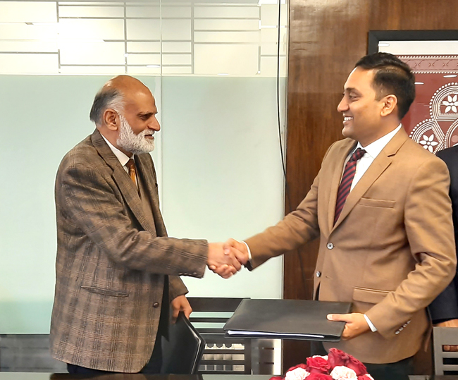 Dr Praveen Gedam Dy CEO NHA and Anil K. Rajput, Senior Vice President, Corporate Affairs, ITC 
