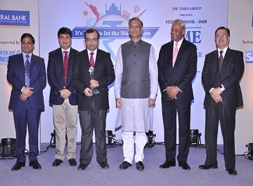 Mr Zankar Jobanputra, recieving the SME award from Mr Jayant Sinha, Honourable Minister of State, Ministry of Finance, Government of India(courtesy: sequel.co.in)