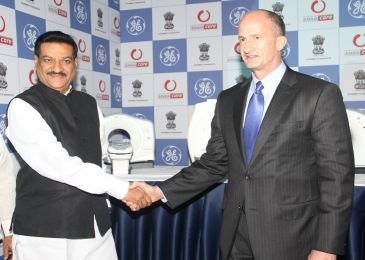 Mr Prithviraj Chavan, Chief Minister of Maharashtra and Mr John Rice, vice chairman and president & CEO, GE Global Growth and Operations