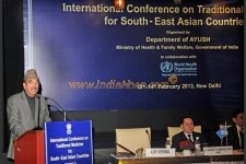 Ghulam Nabi Azad addressing the  international conference on traditional medicine 